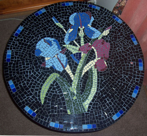Iris table top in ceramic